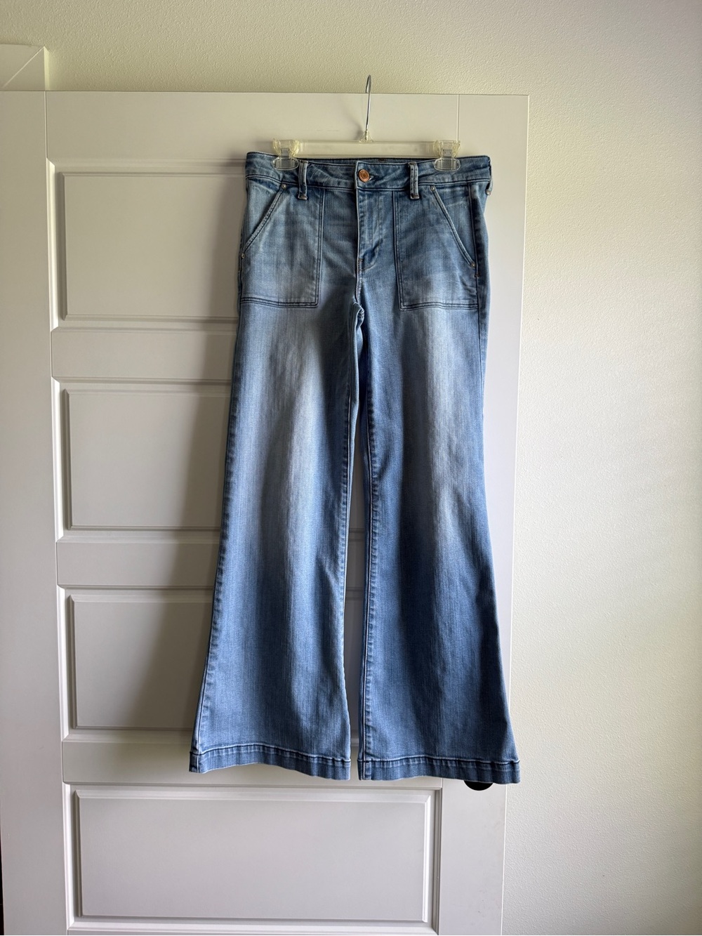 AE A-Line Flare Jeans • 10 Regular